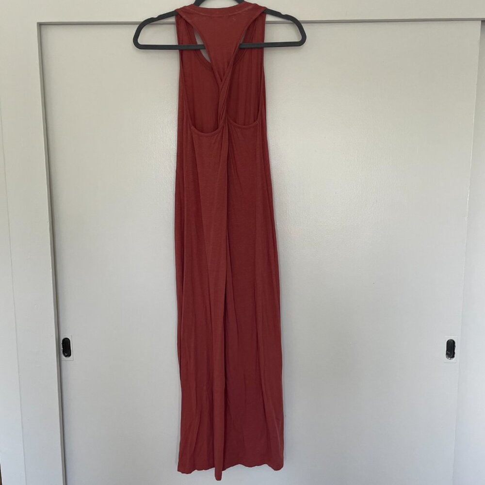 Sundry Sleeveless Lightweight Twistback Midi Dress in redrock - Picture 5 of 5